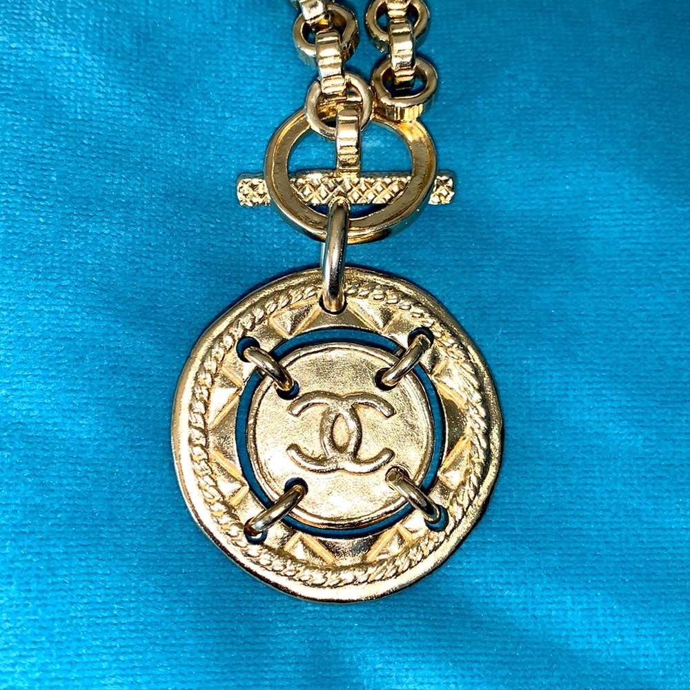 Authentic Modern Chanel Toggle Necklace! Soooo Ch… - image 2